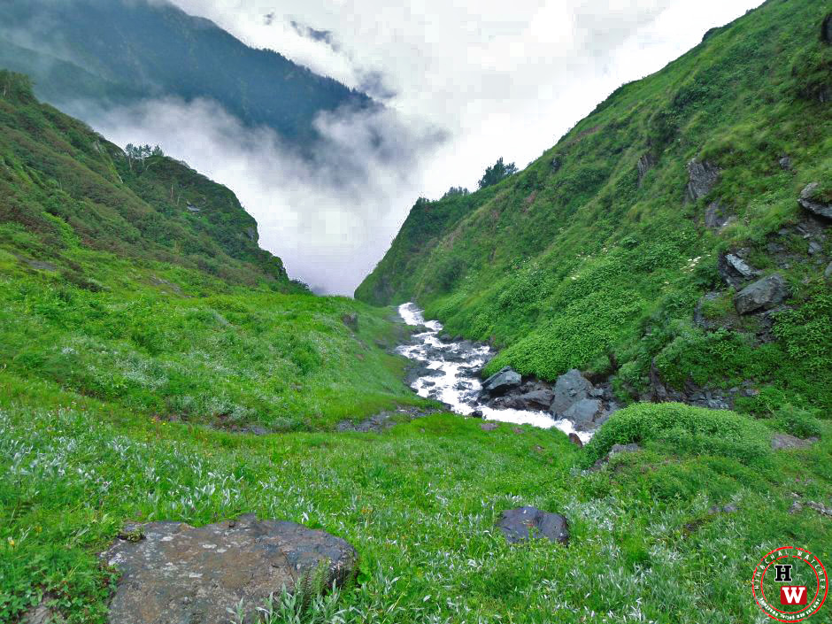 on the way to shrikhand mahadev