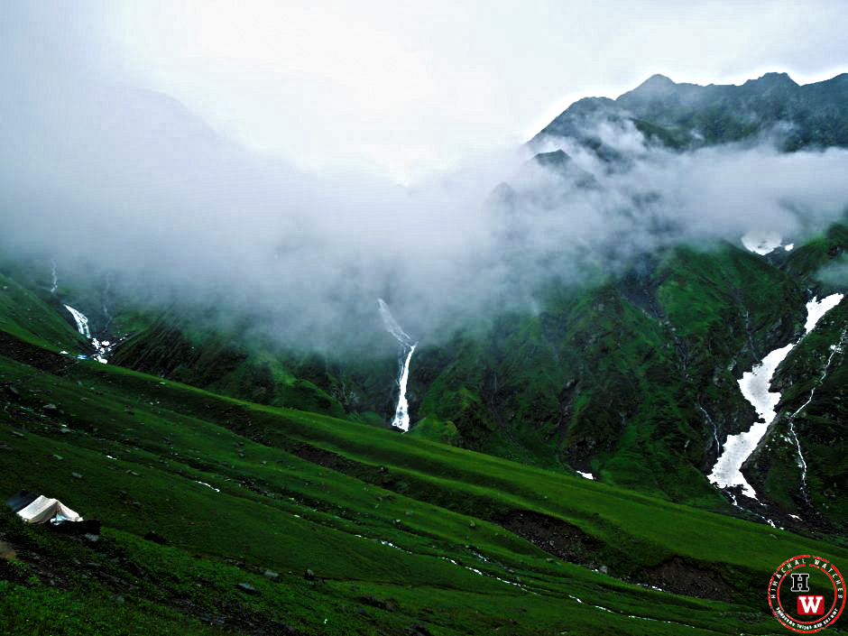 On the way to Shrikhand Mahadev