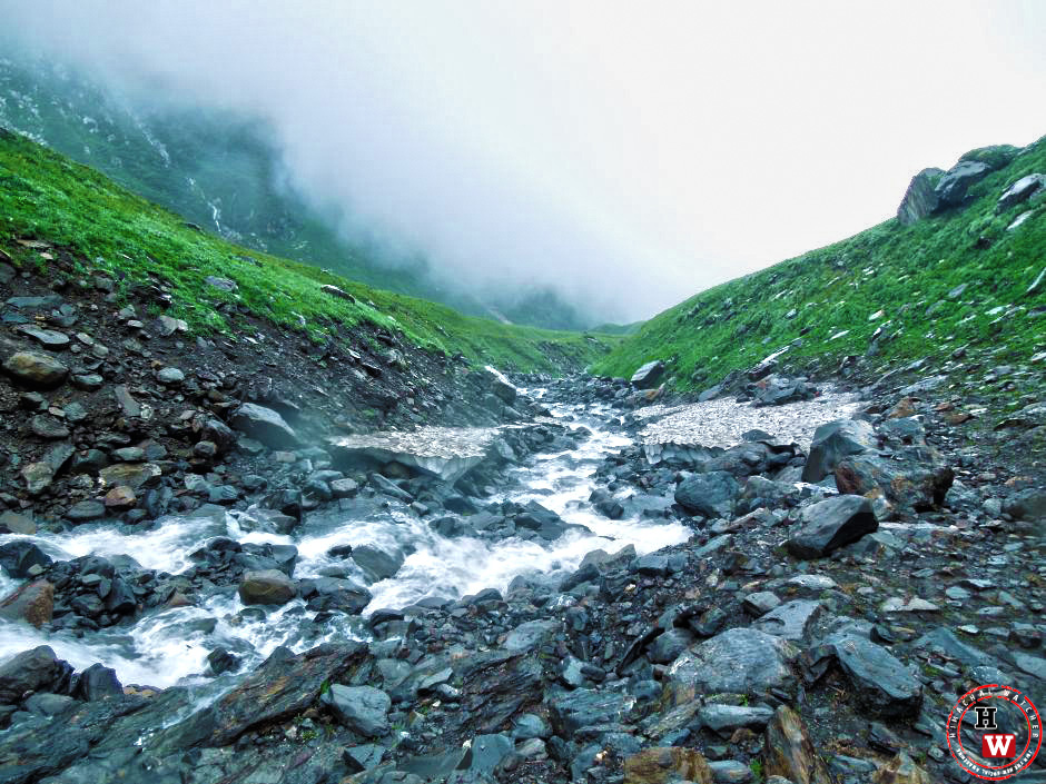 On the way to Shrikhand Mahadev