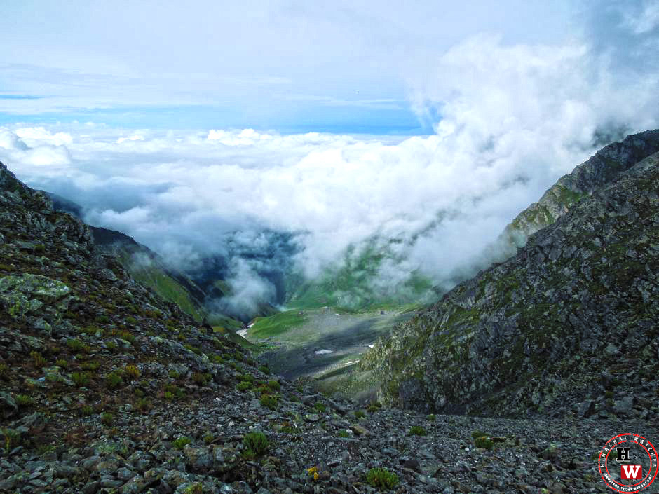 On the way to Shrikhand Mahadev