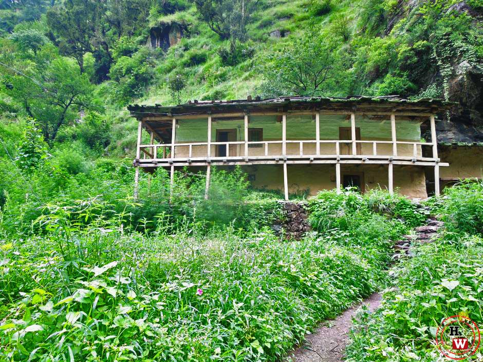 on-th-way-to-shrikhand-mahadev
