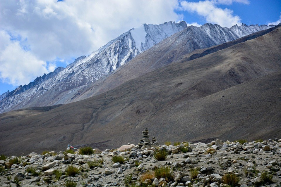 Cairn and the himalayas