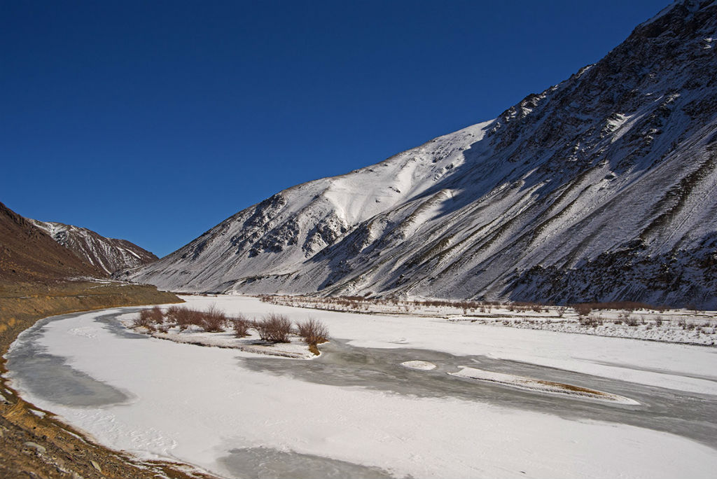 Frozen Indus on the way to mahe bridge