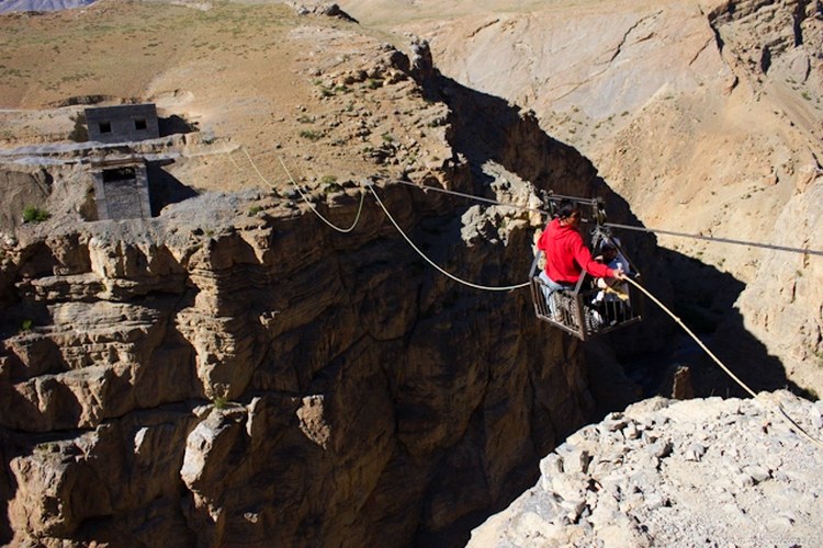 Human-powered ropeway